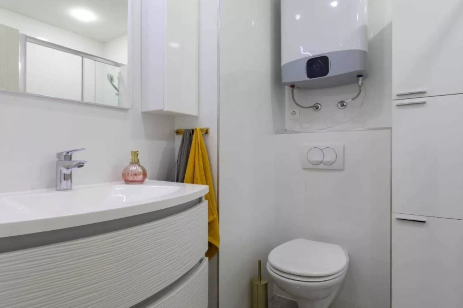 Kastel Stari Sunny Downtown Apartment with Terrace - One Bedroom Apartment with Terrace-Bathroom