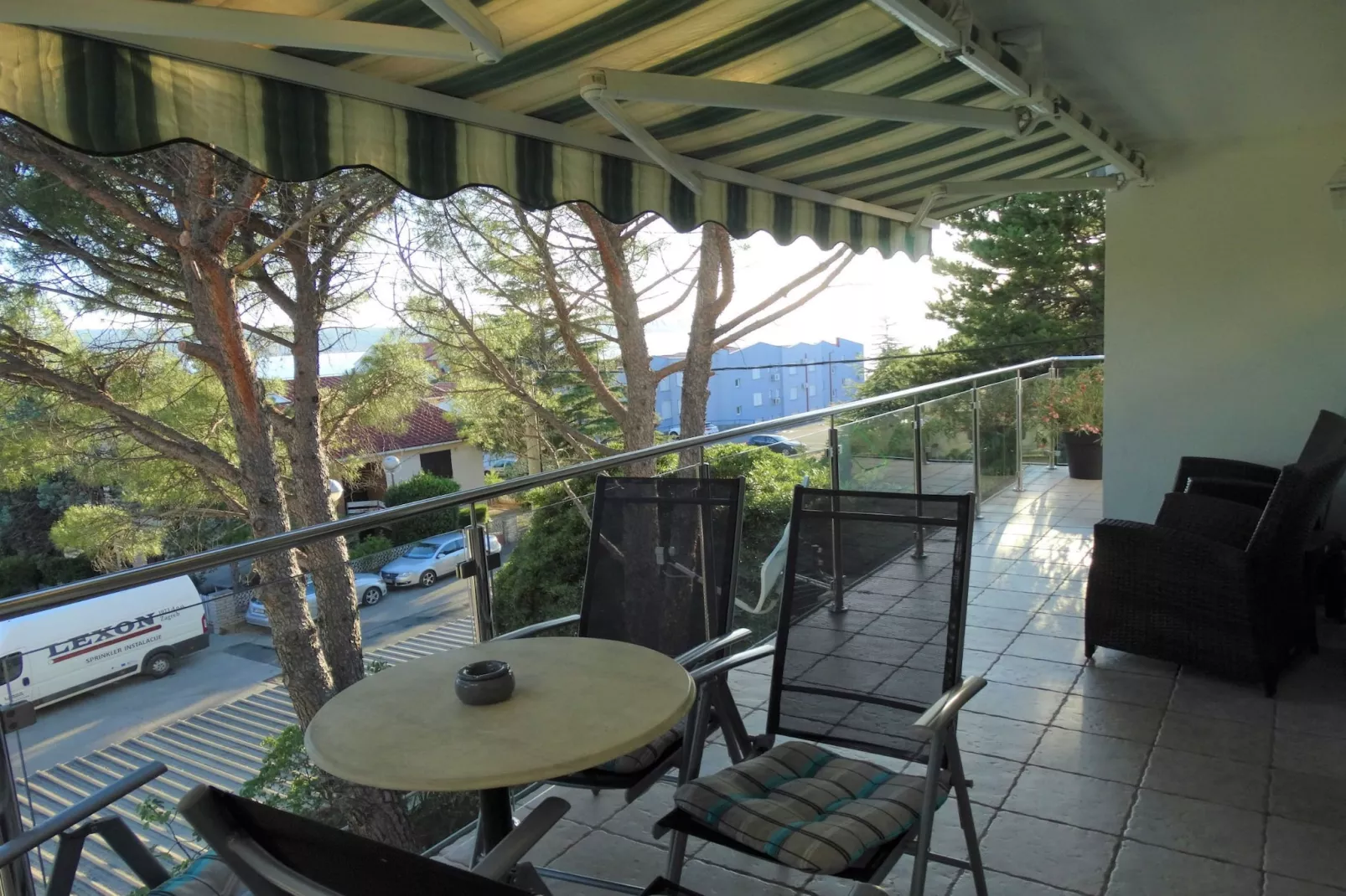 Selce Shorefront Apartment with Balcony and Sea View - Two Bedroom Apartment with Balcony and Sea View-Terrasse/Balkon