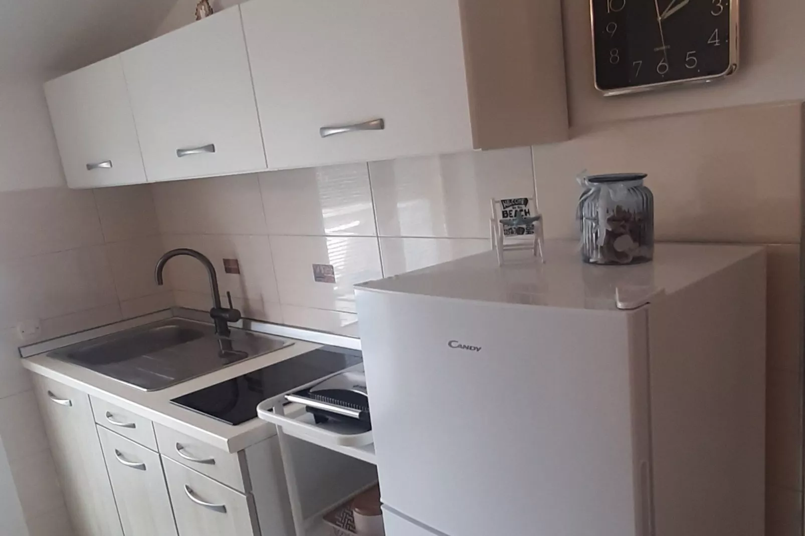 Modern and Bright Fazana Apartment with Balcony and Sea View - One Bedroom Apartment with Balcony and Sea View-Cuisine