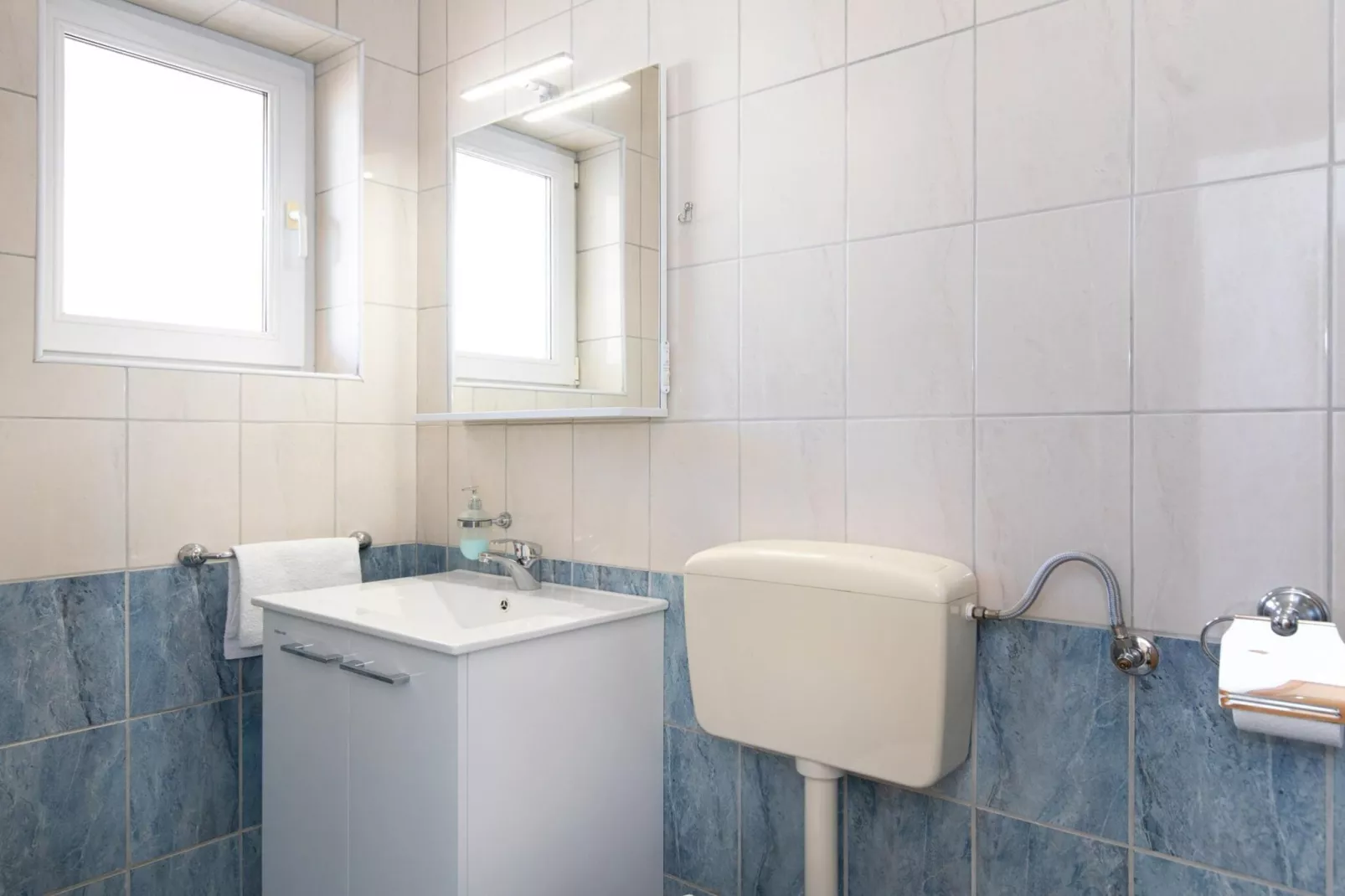 Scenic Elegant Apartments Krk with Balcony and Pool - Two Bedroom Apartment with Balcony and Pool (owner 1)-Badezimmer