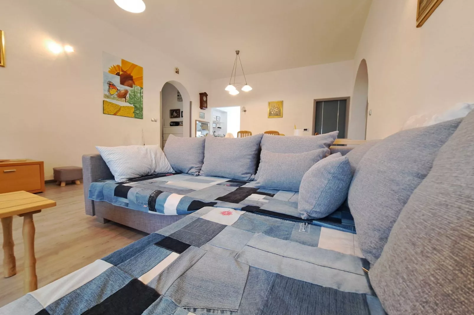 Spacious Urban Retreat Apartment with Terrace - Two Bedroom Apartment with Terrace-Salon