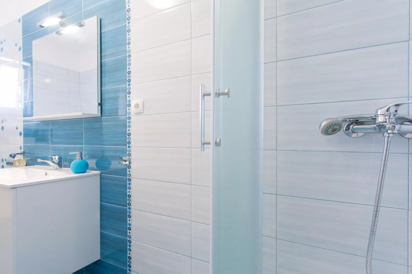 Scenic Elegant Apartments Krk with Balcony and Pool - Standard Two Bedroom Apartment with Balcony and Pool (owner 3)-Badezimmer