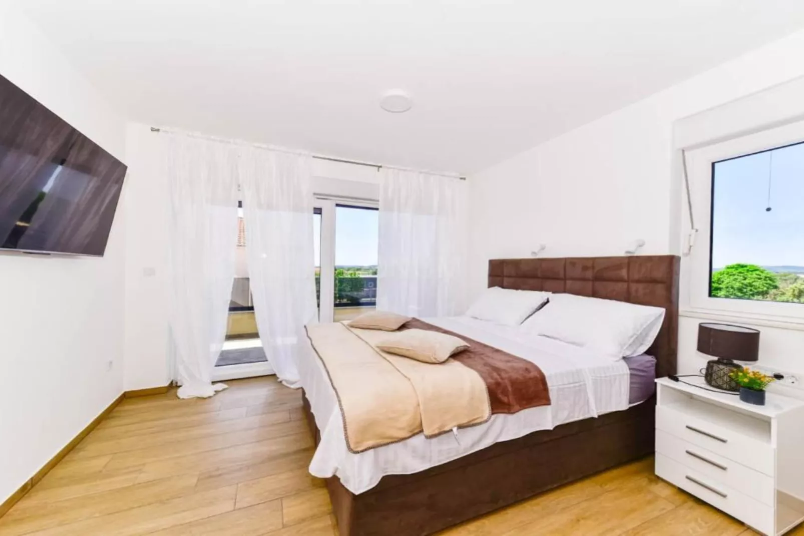 Villa Sunrise with Outdoor Pool - Four Bedroom Villa with Pool-Chambre