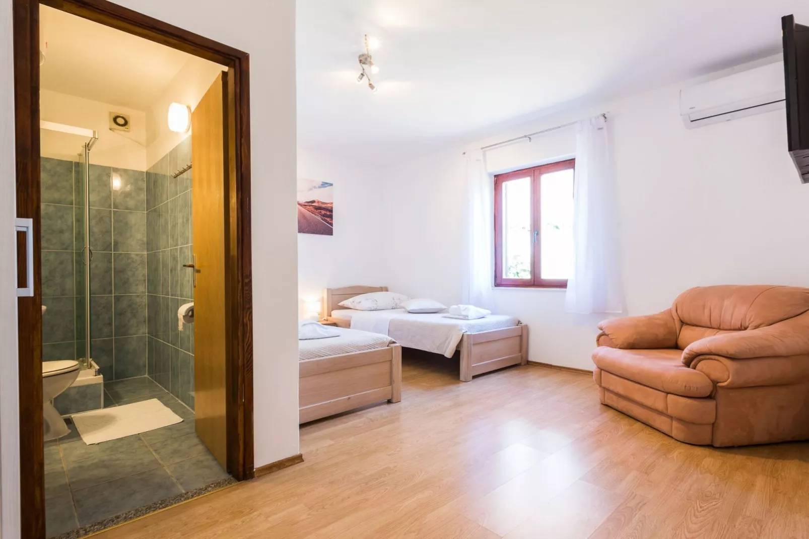 Charming and Comfortable Rooms Zadar City - Classic Double Room-Bedroom