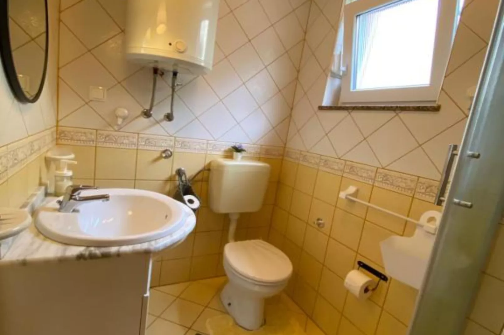 Apartments Lara Rab - Studio Apartment with Balcony-Badezimmer