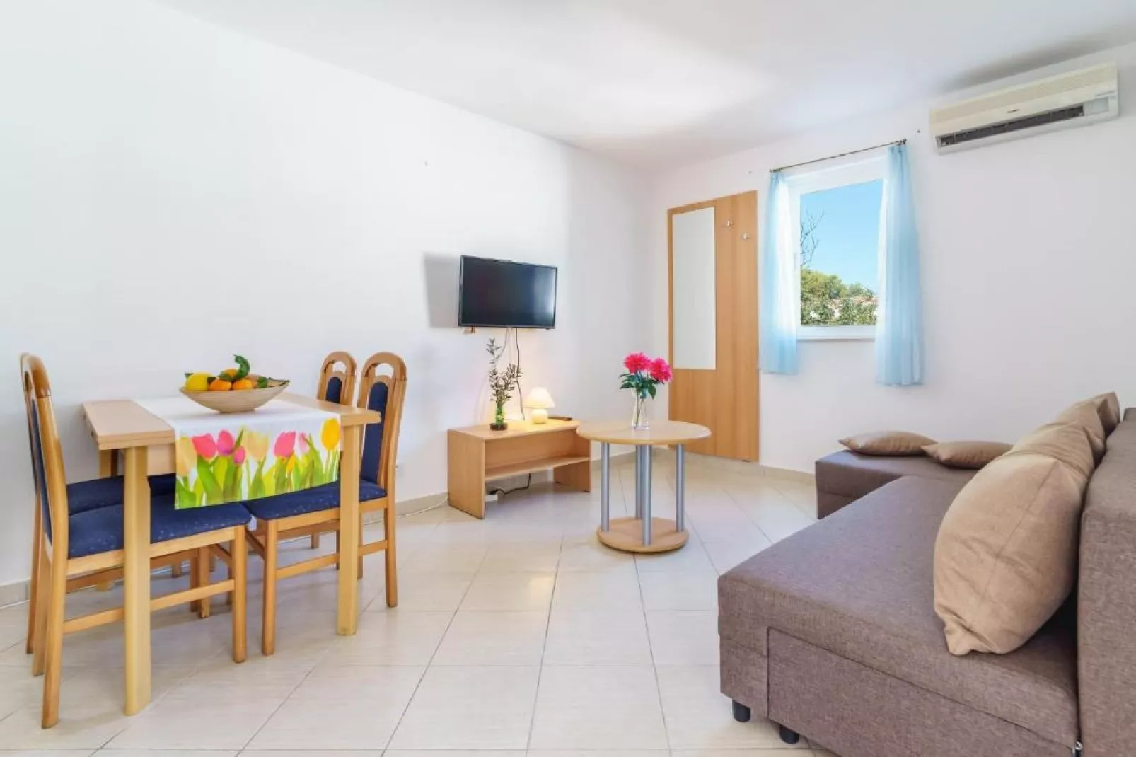 Lumbarda Resort Apartments -Comfort One Bedroom Apartment  E8-Wohnzimmer