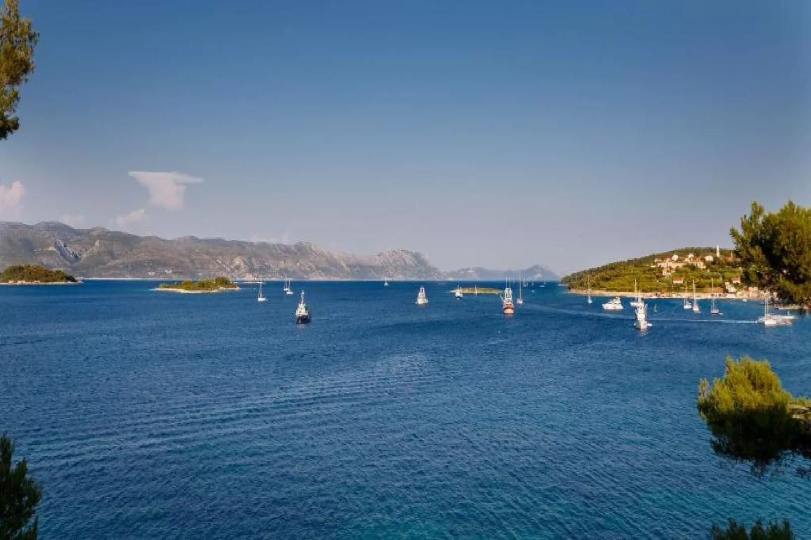 Lumbarda Resort Apartments - Superior Apartment with Mountain View E2-Ambiance