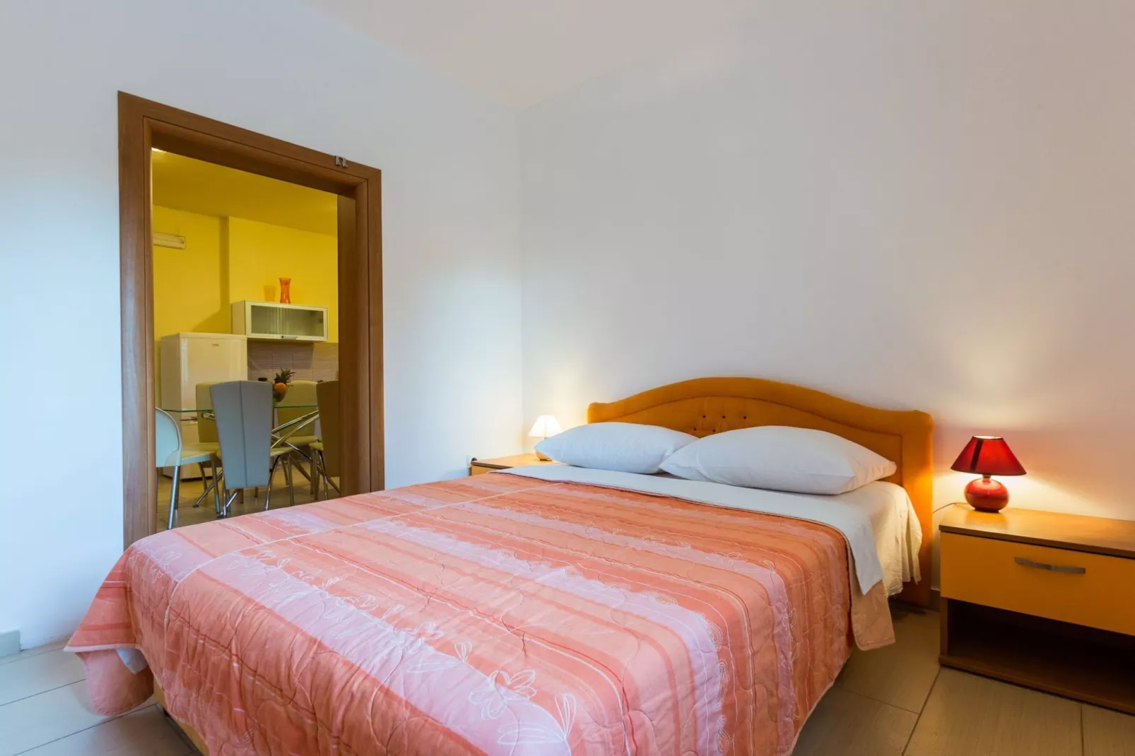 Elegant and Lavish Leisure Apartments Zadar with Outdoor Pool - Standard Two Bedroom Apartment with Terrace (owner Orange)-Chambre