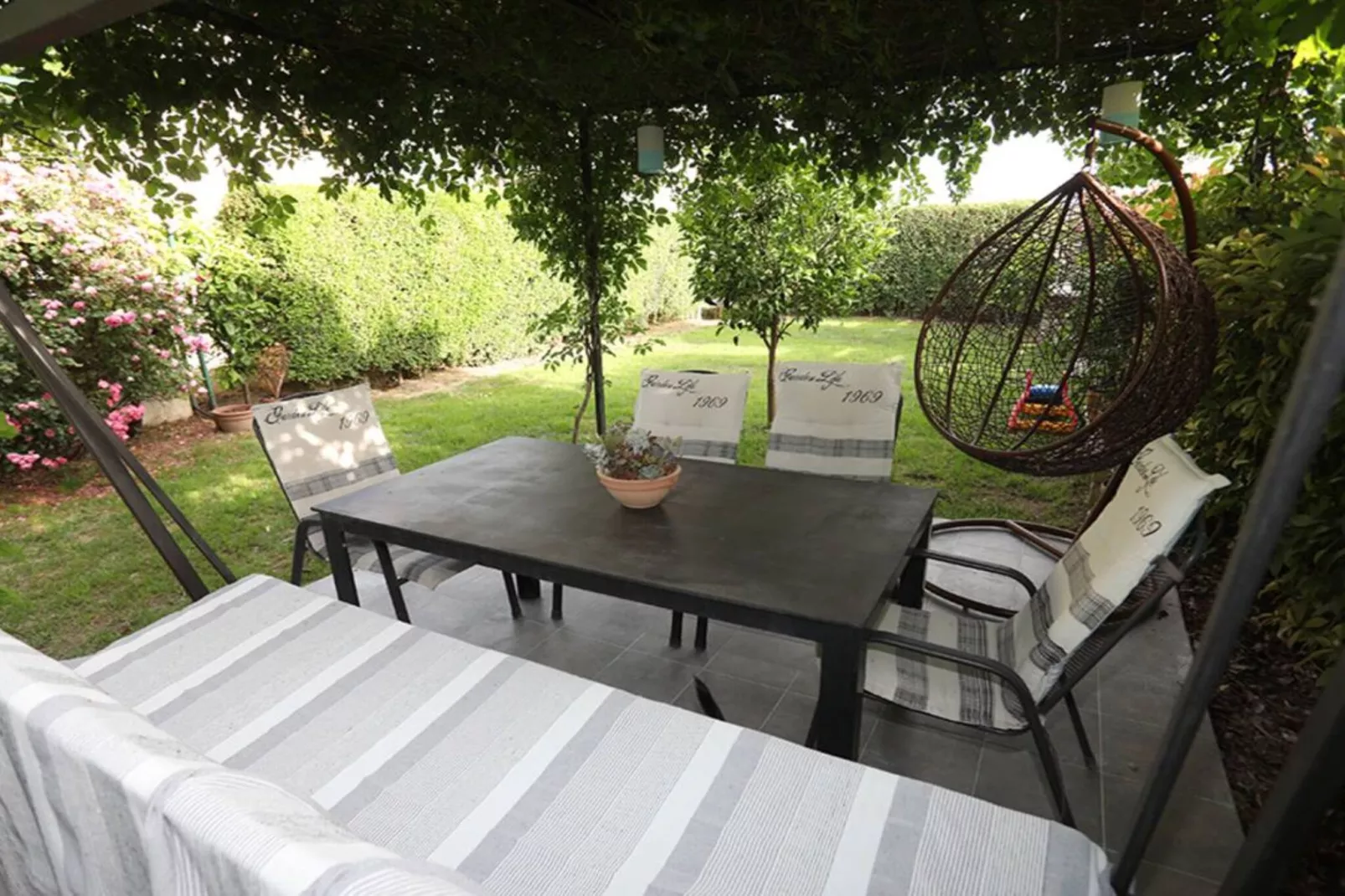 Garden Oasis - Kaštel Lukšić - One Bedroom Apartment with Balcony-Ambiance