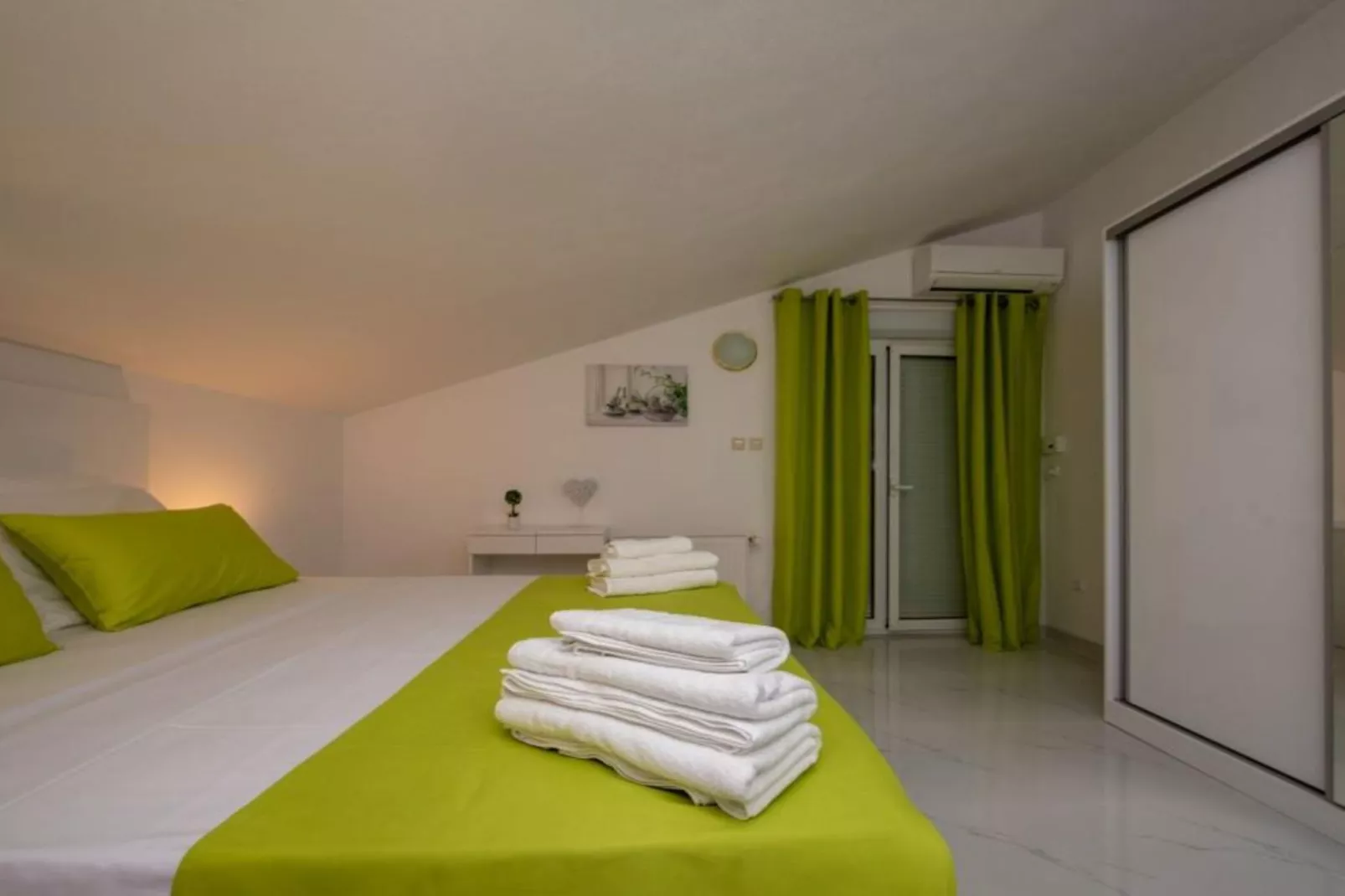 Villa Tomi - Double Room With Sea View (3)-Bedroom
