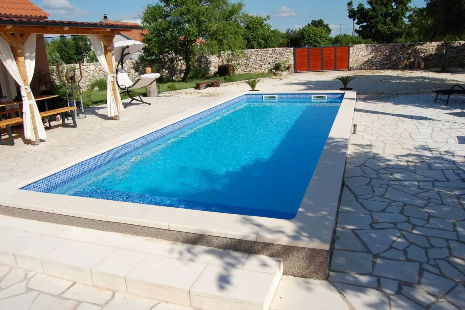 Holiday Home Luca-Swimming pool