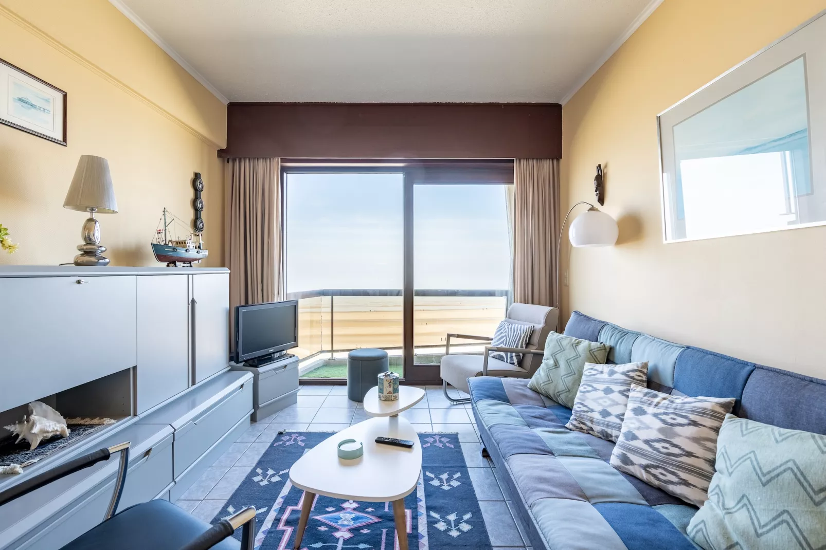 MALIBU BEACH III 7C-Living room