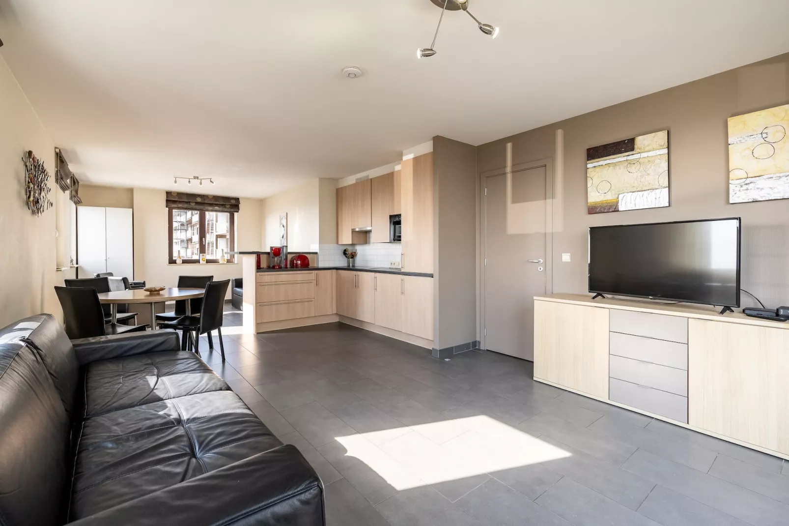 MIRAMAR 8C-Salon