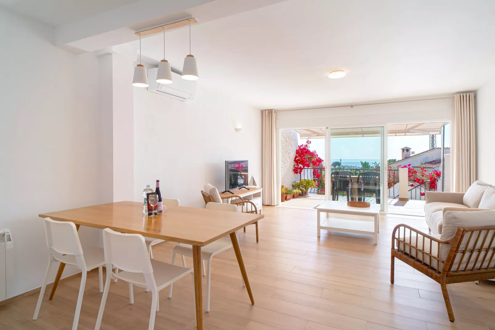 Via Romana Vistamar by Casasol-Dining room