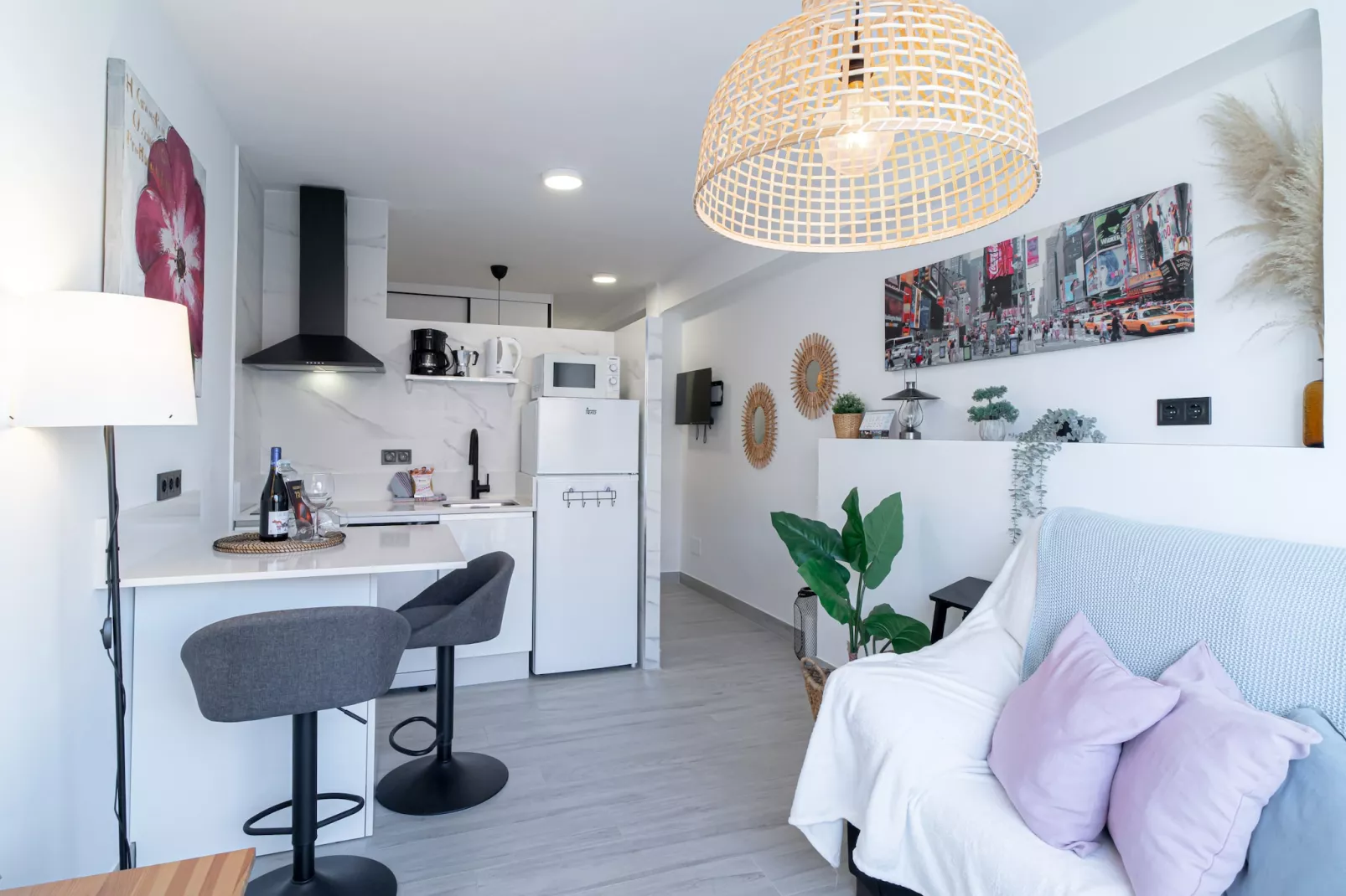Central Studio by Casasol-Salon