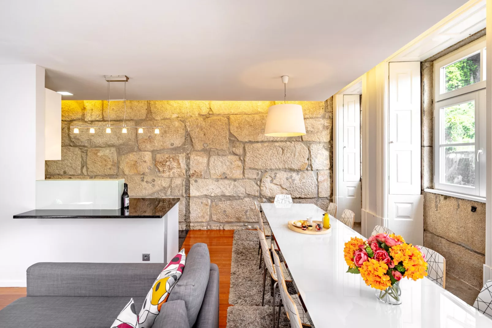 Feel Porto Ribeira Vintage Duplex-Esszimmer
