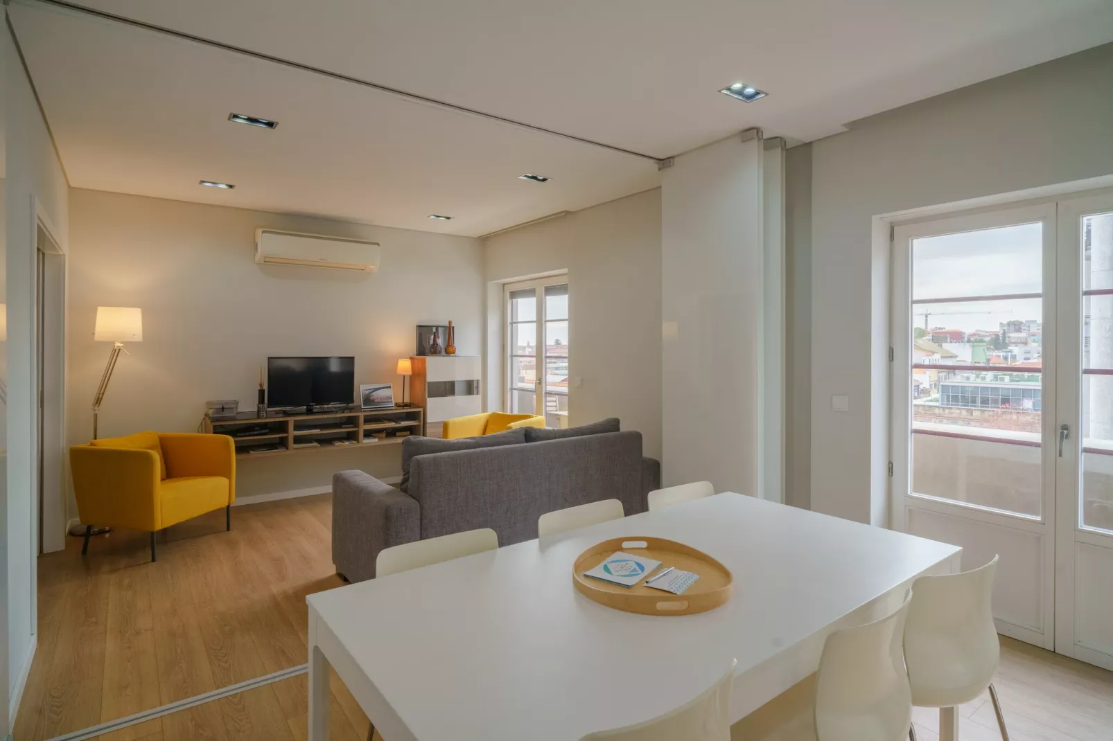 Feel Porto Downtown City Roofs-Wohnzimmer
