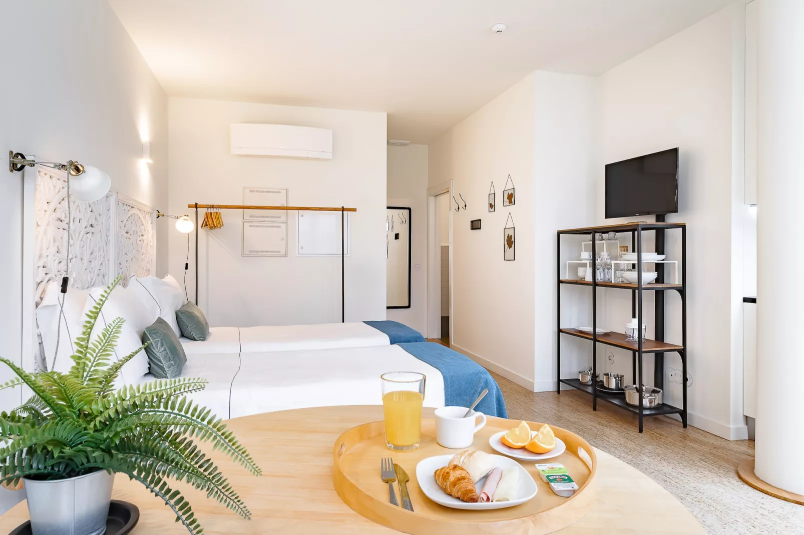 Iconic Nightlife Studio 204-Bedroom