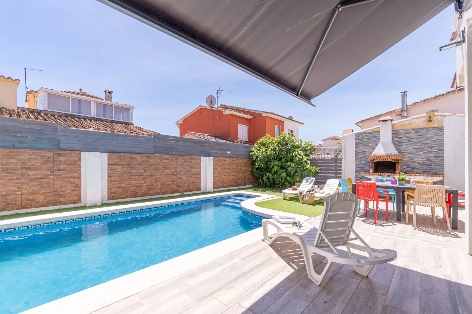 0125-MONTGRI 18-Swimming pool