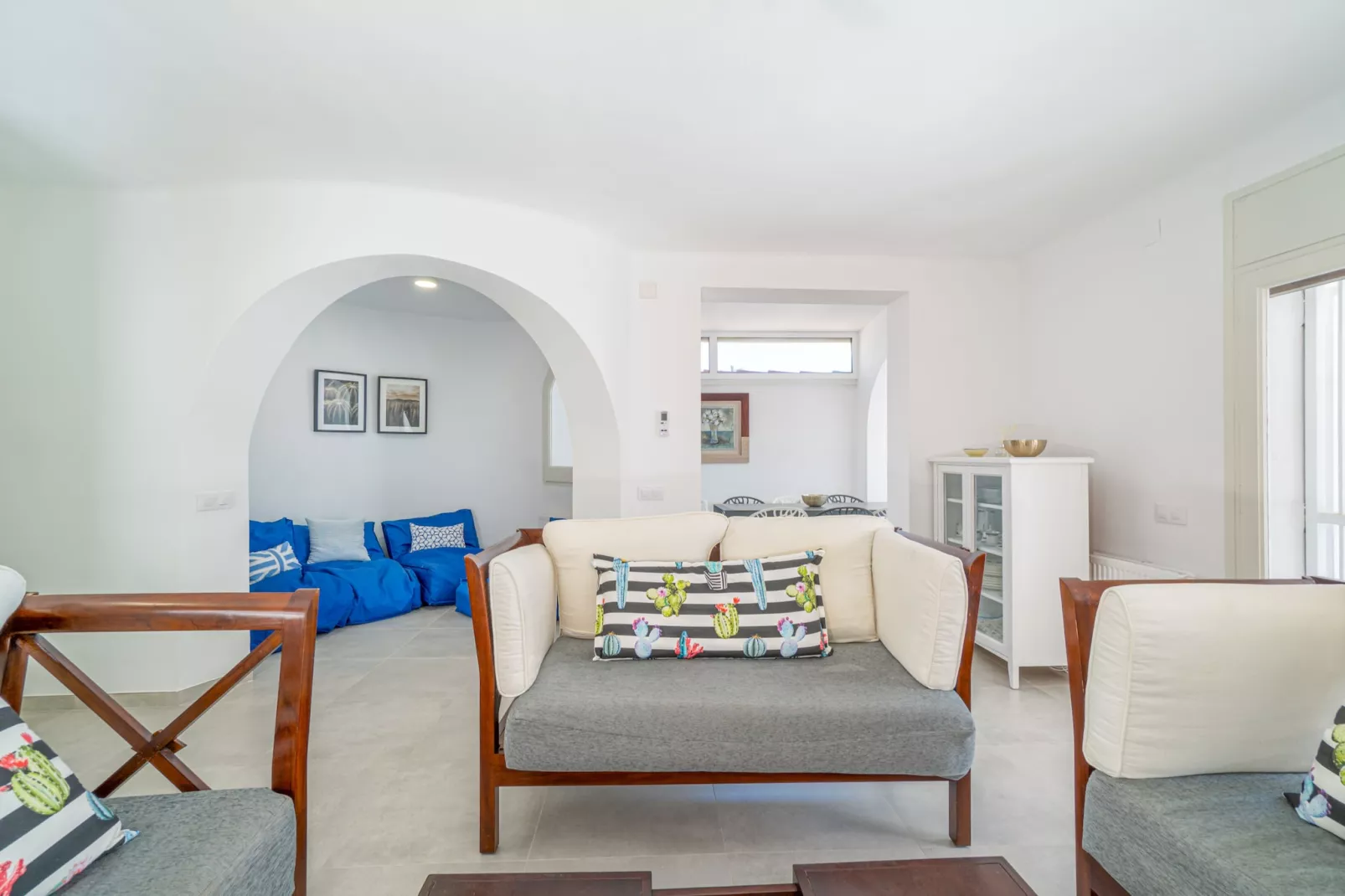 0100-LLOBREGAT 25 B-Wohnzimmer