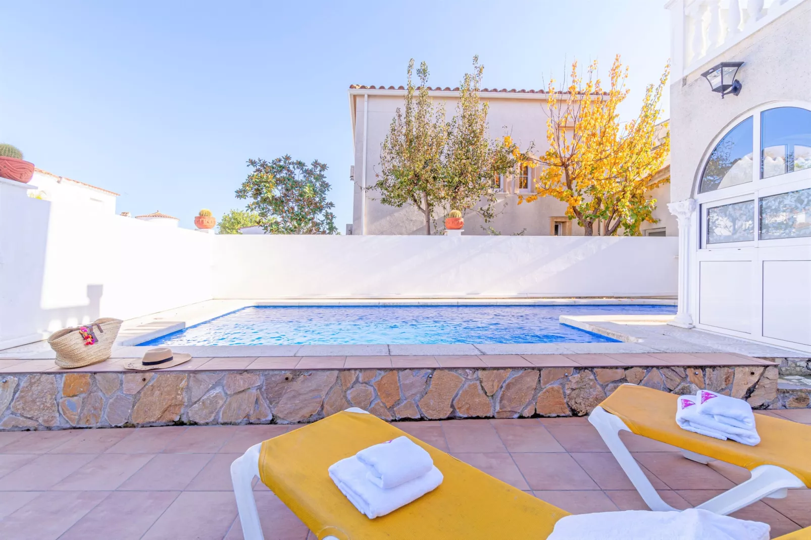 0007-REQUESENS 63 B-Swimming pool