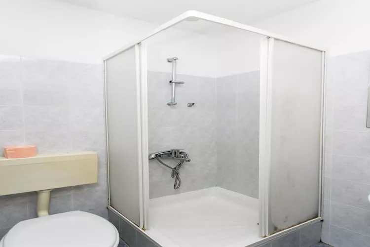 Guest House Zec -  Double or Twin Room with Balcony-Badezimmer