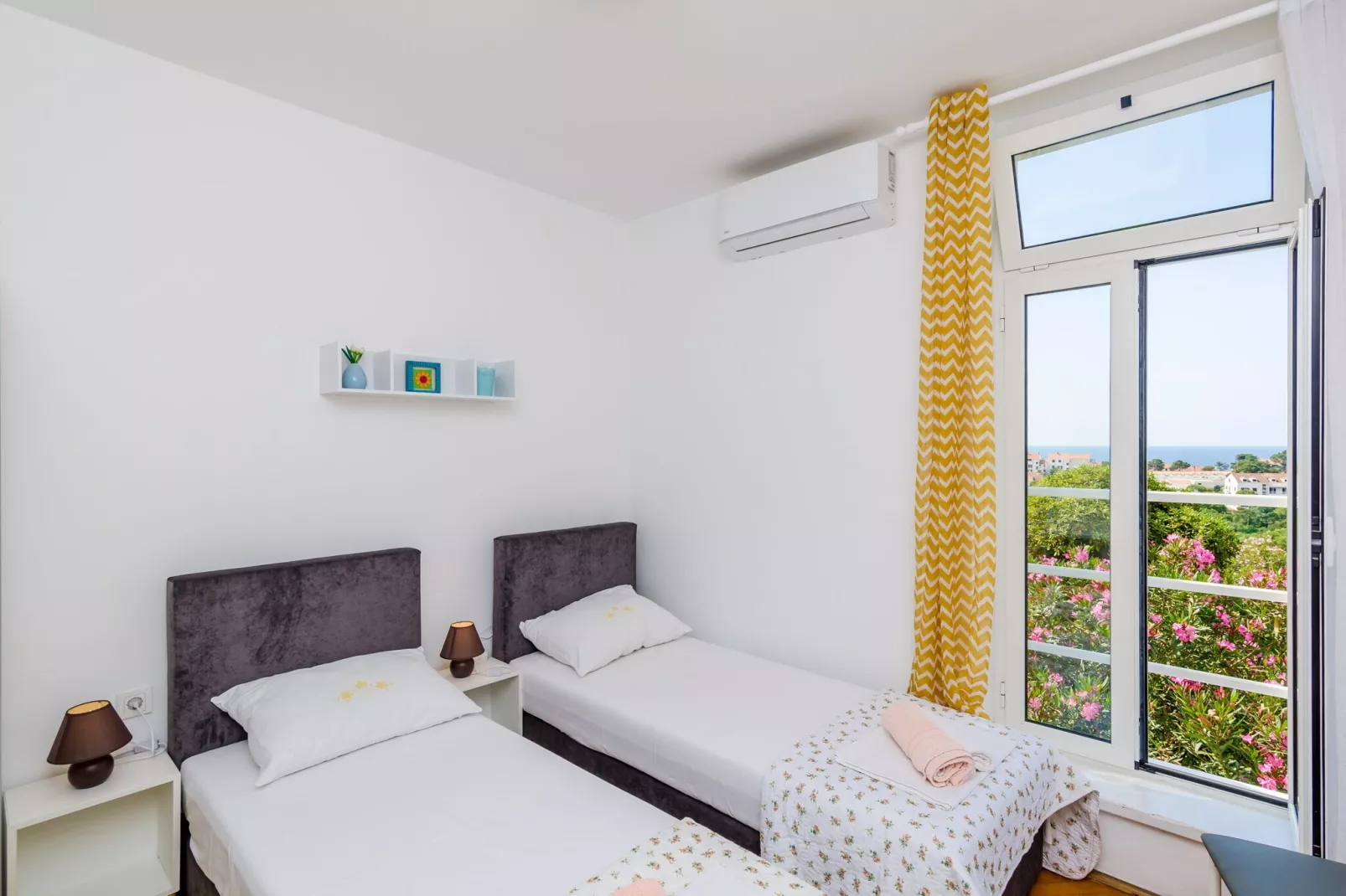 Apartment Petrana - Studio Apartment with Terrace-Living room