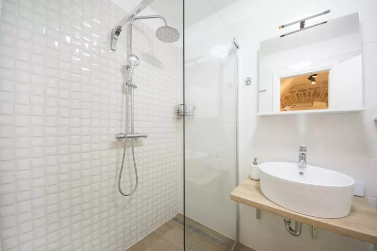 Apartments Stone Elegance (ST) - Studio Apartment (Rudula)-Salle de bain