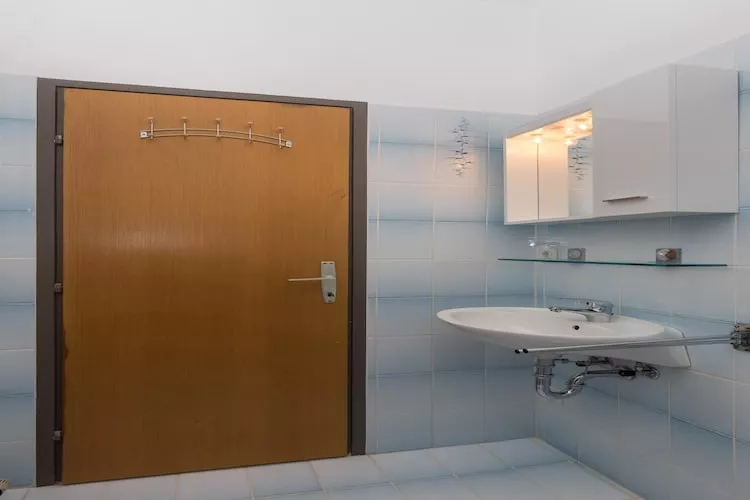 Rooms Villa Bašica - Comfort Double Room with Balcony and Sea View (Soba 3)-Bathroom
