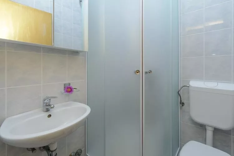 Oreb Dream Apartments - Two Bedroom Apartment with Terrace and Sea View (Apartment 4)-Bathroom