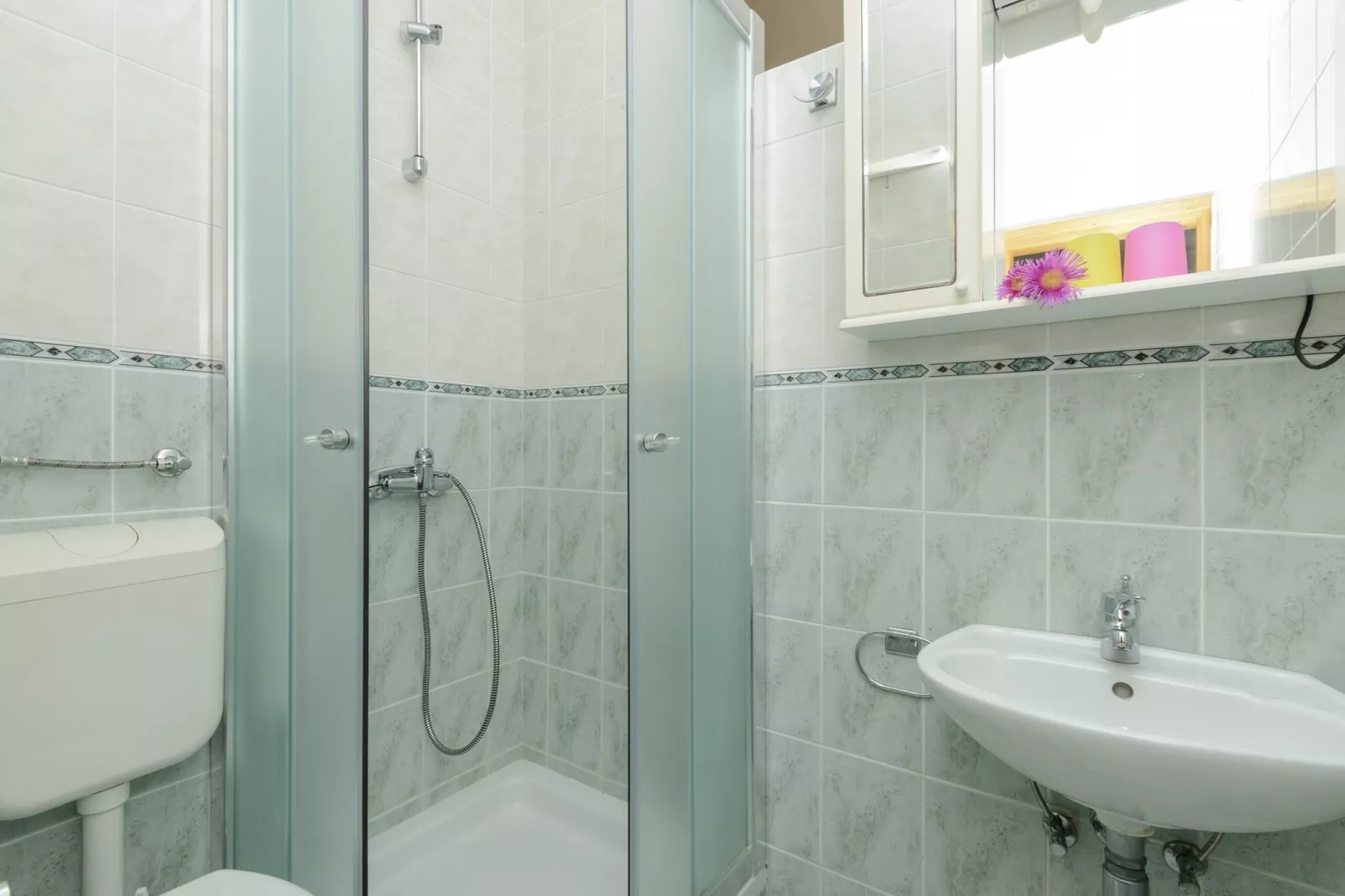 Oreb Dream Apartments - One Bedroom Apartment with Terrace and Sea View (Apartment 1)-Bathroom