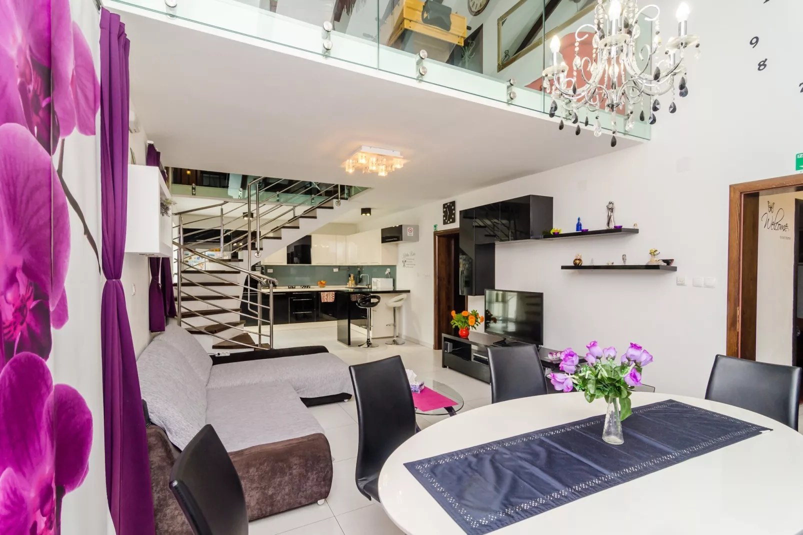 Apartment Villa Mikica - Four Bedroom Duplex Apartment with Terrace and Partial Sea View-Wohnzimmer