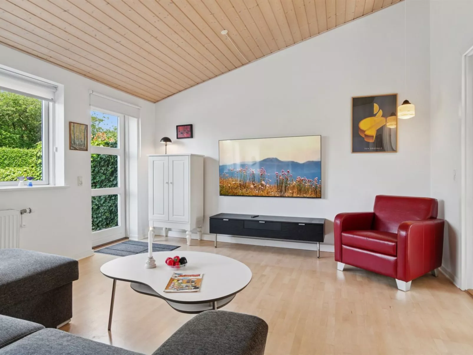 "Dreng" - 250m from the sea-Drinnen