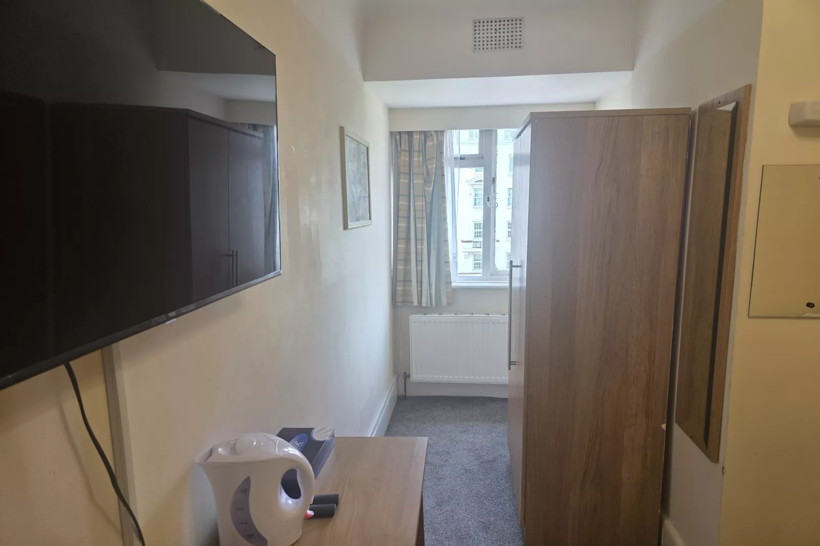 Russel Double Room-Schlafzimmer