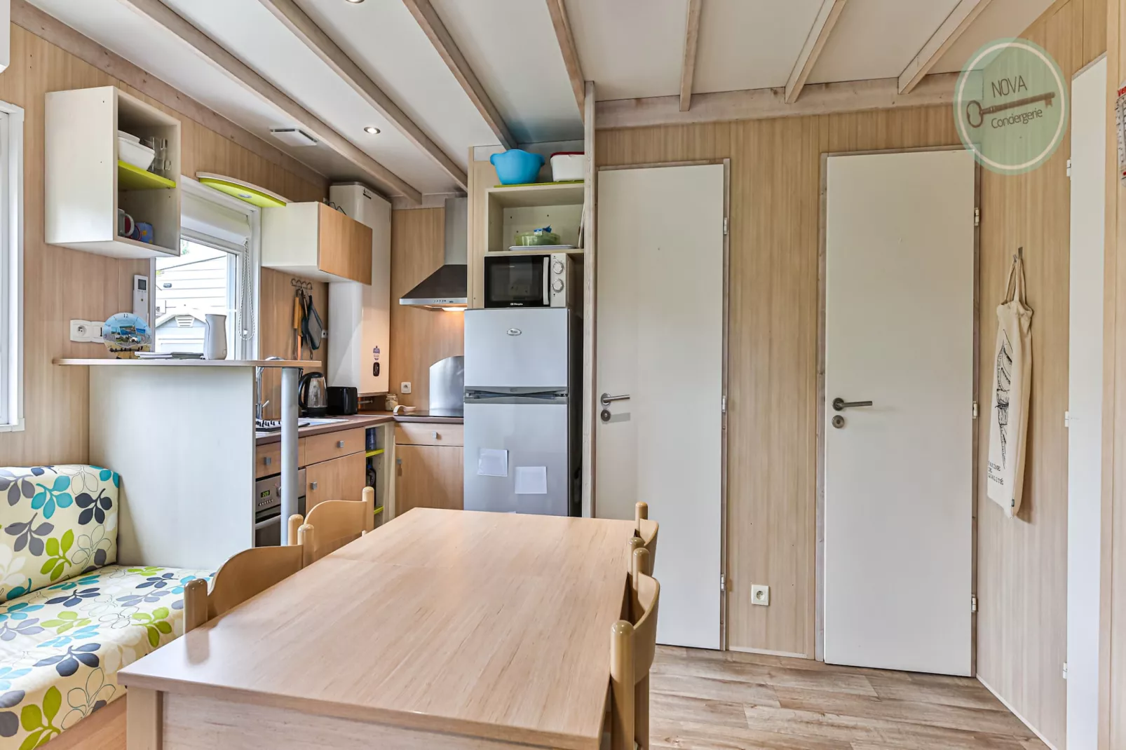 Chalet Village de la Mer-Dining room