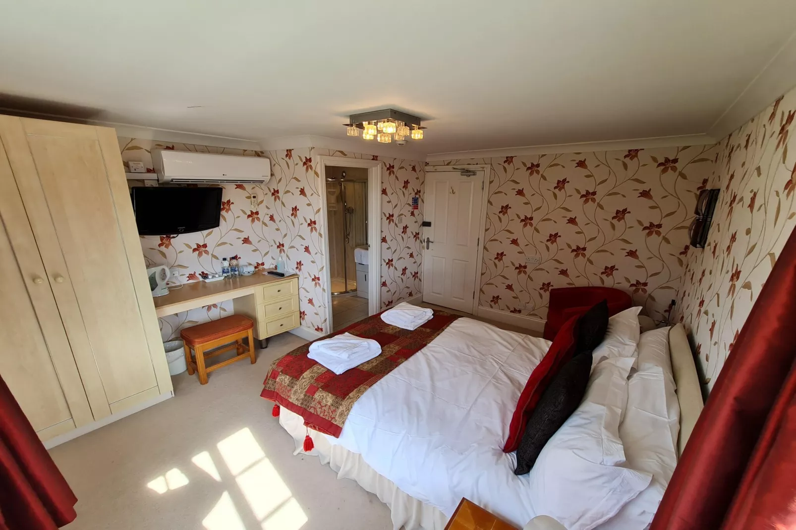 Lavendar Double Room-Bedroom