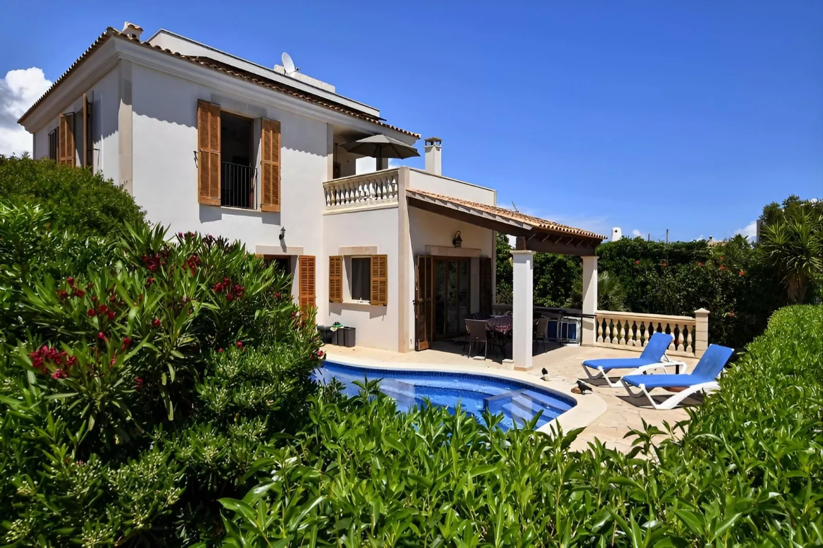 Amador-Exterior in summer
