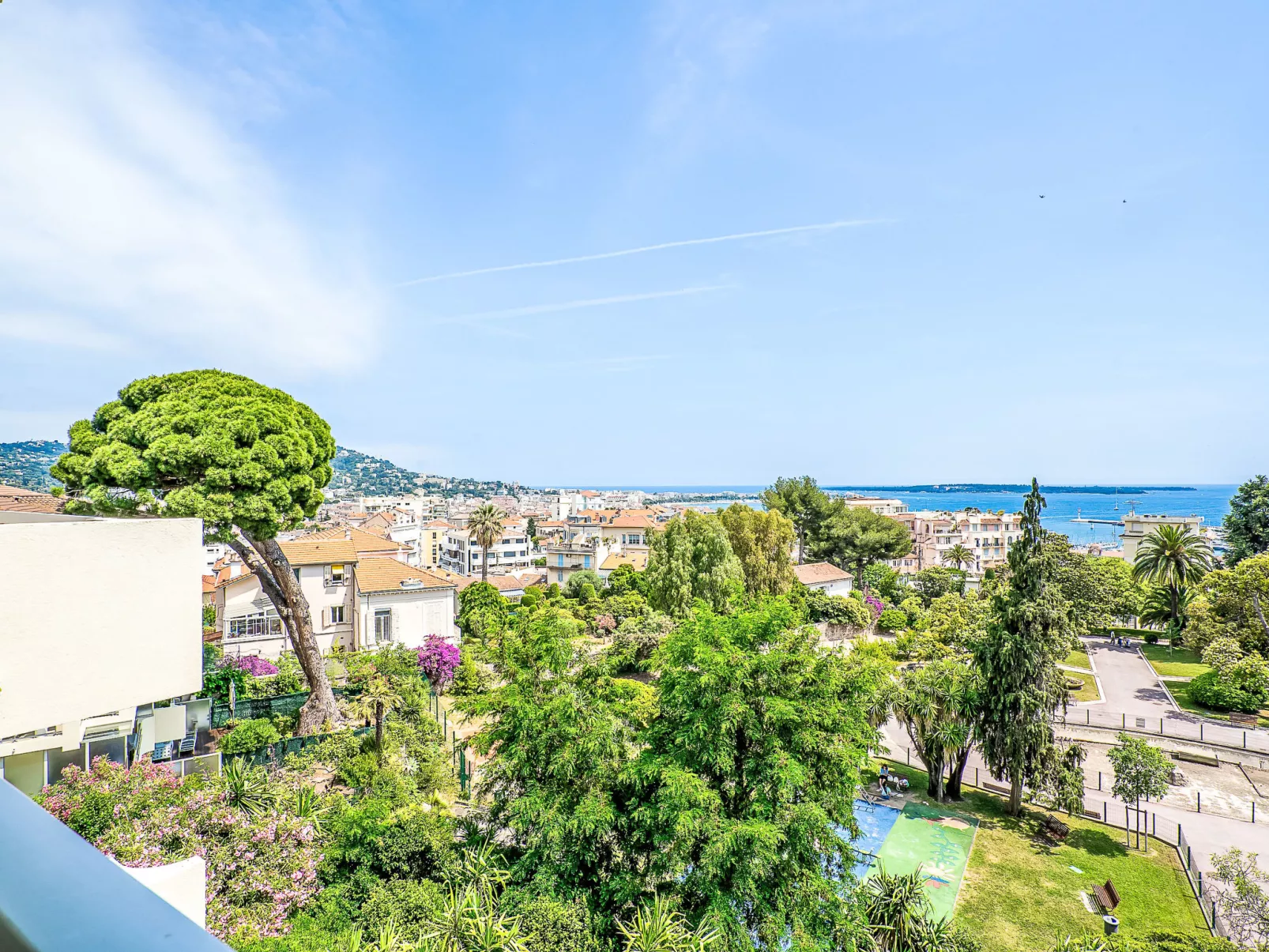 Cannes Parc-Outside