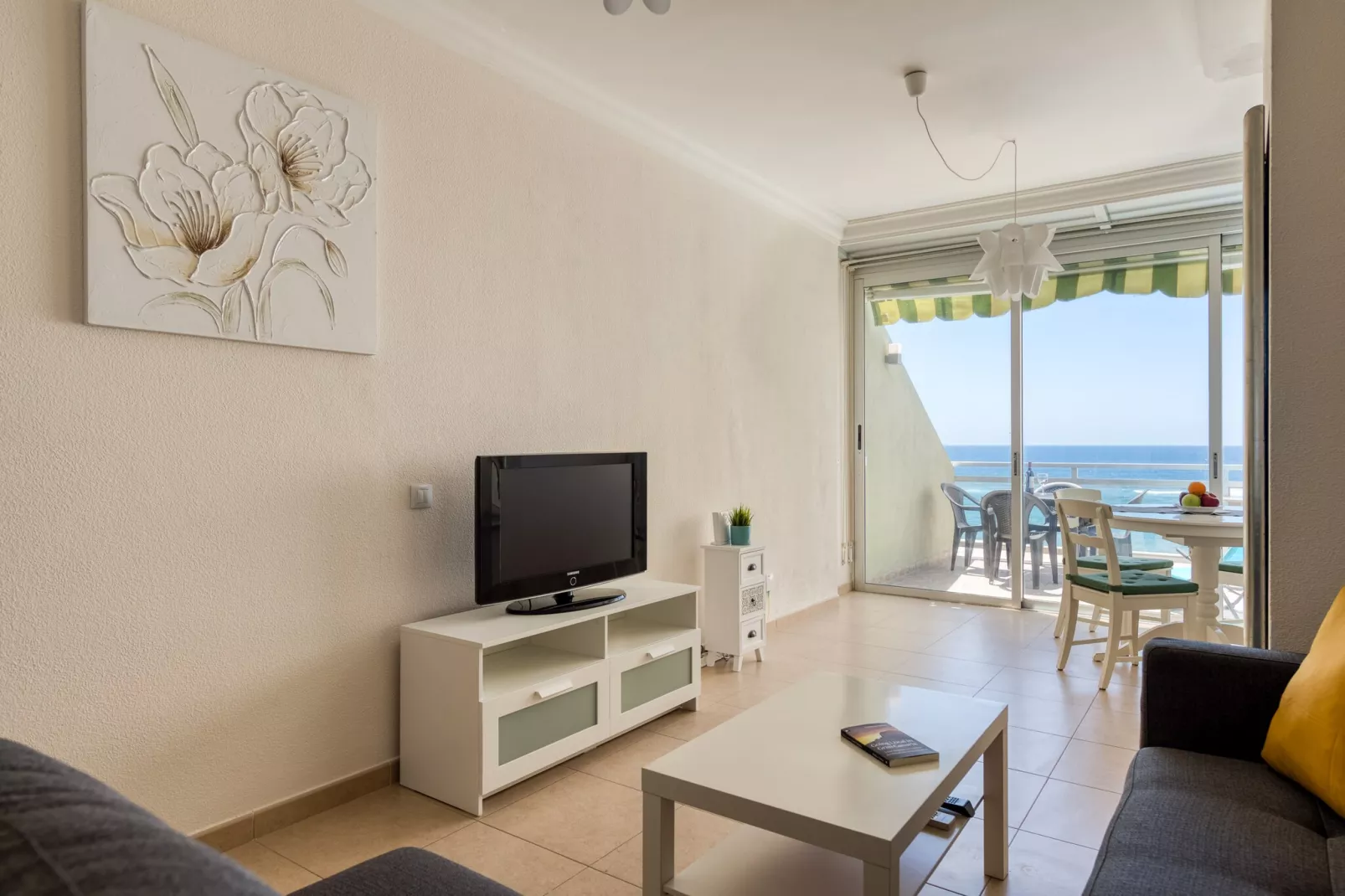 Front line with nice terrace By CanariasGetaway-Wohnzimmer