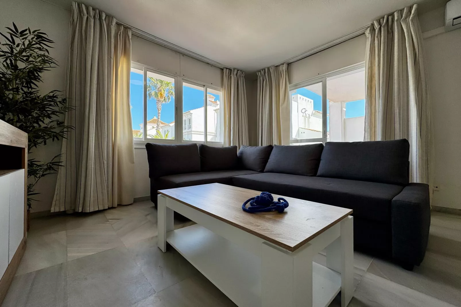 Golf Center-Living room
