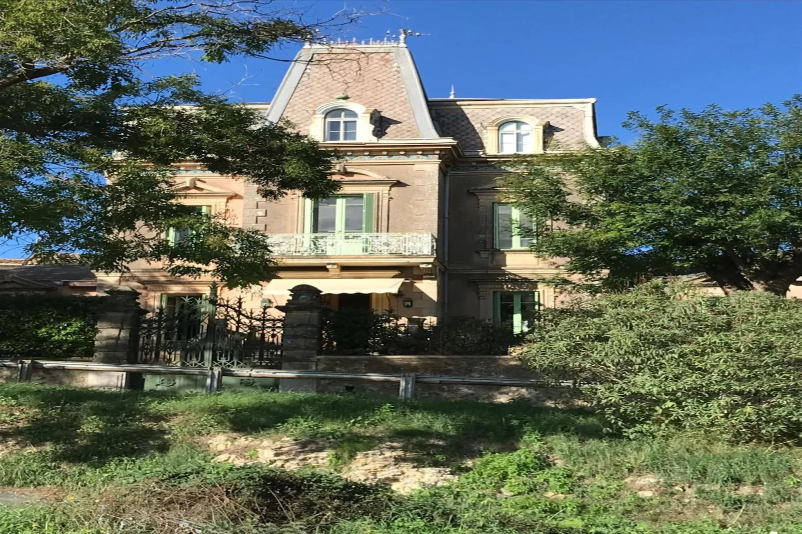 Maison de Maitre avec piscine-Außenbereich Sommer