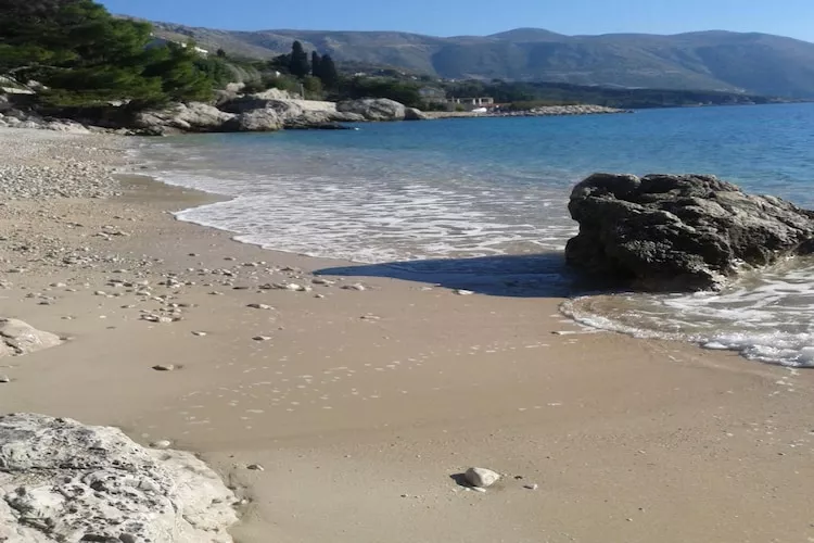Guest House Villa Nina- Studio with Terrace and Partial Sea View (S5 - bungalov)-Ambiente