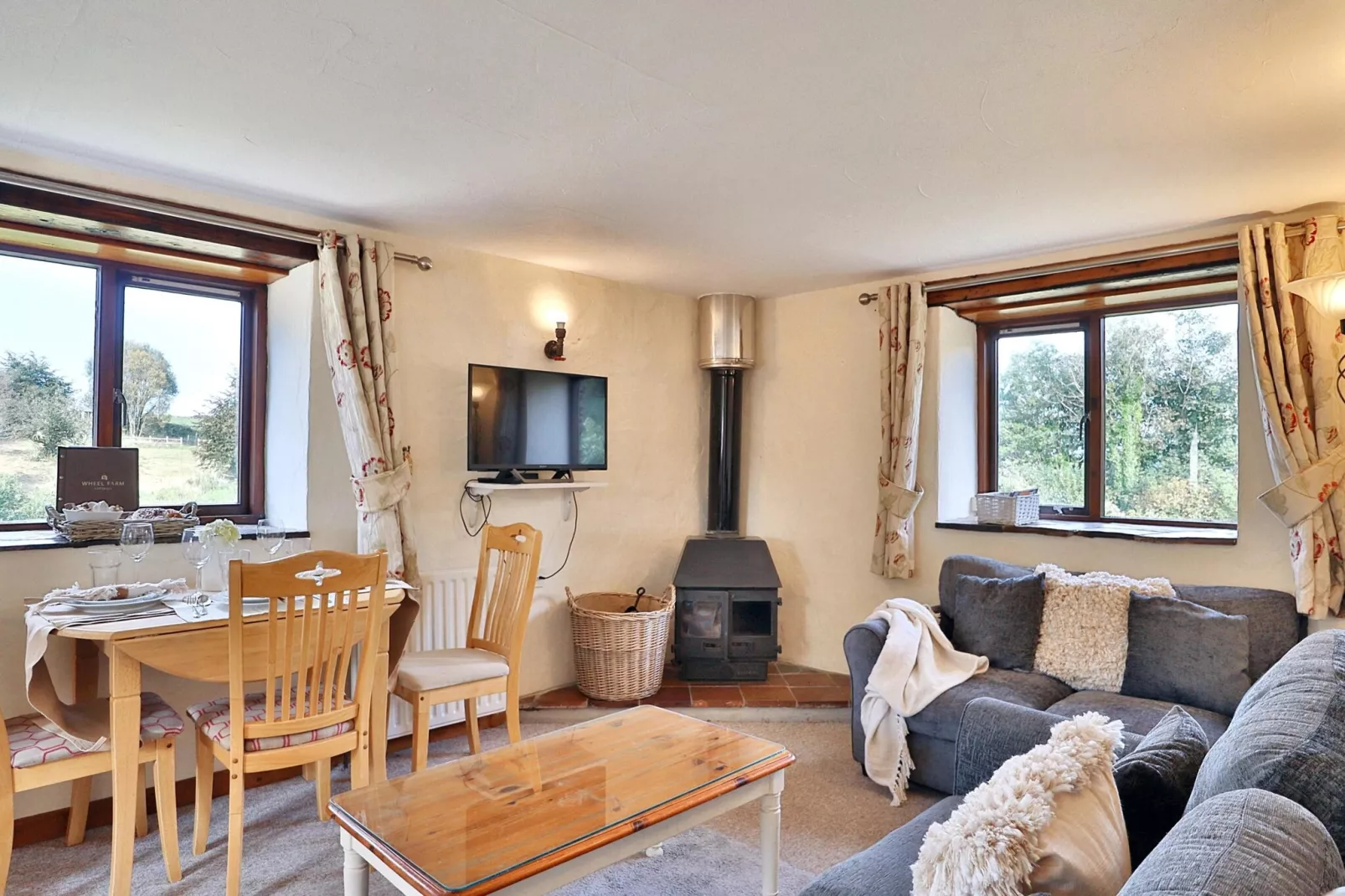 SEASIDE  one bed 2 guest-Salon