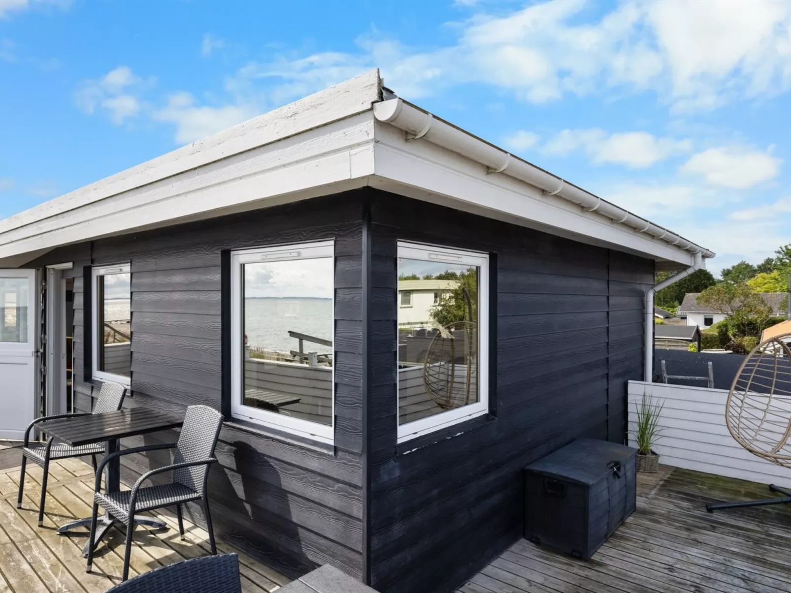 "Folkhart" - 10m from the sea-Draußen