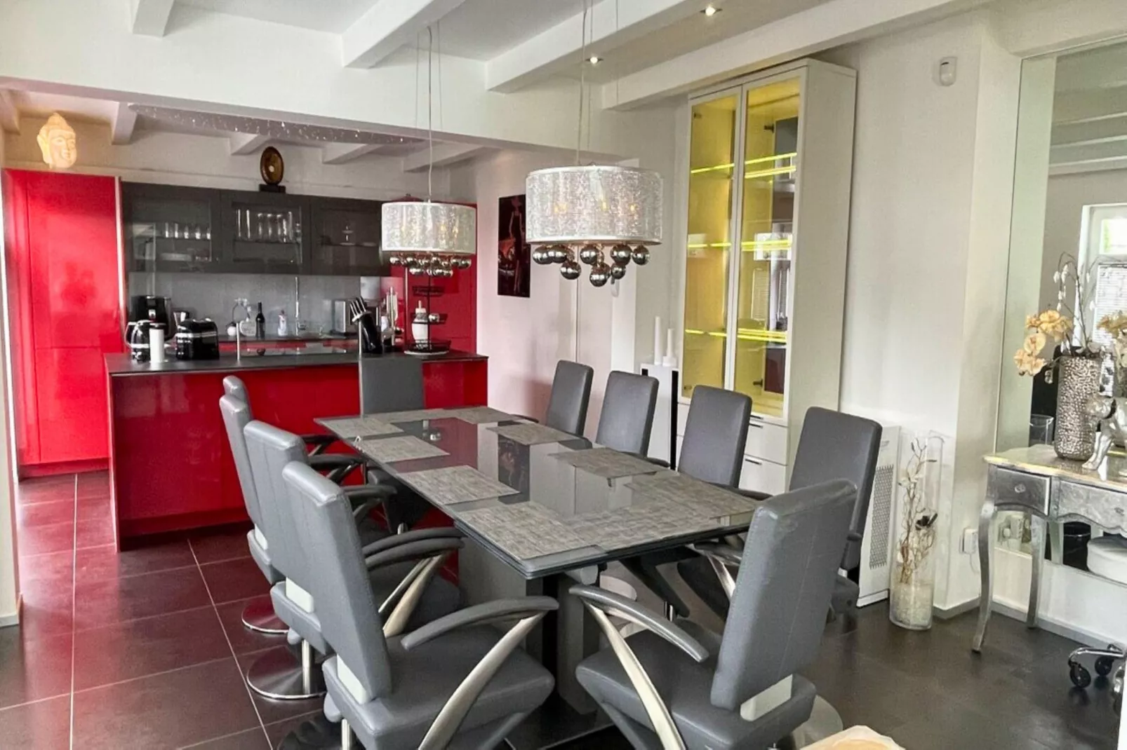 Große Fewo mit Freizeitraum in Kastellaun-Dining room