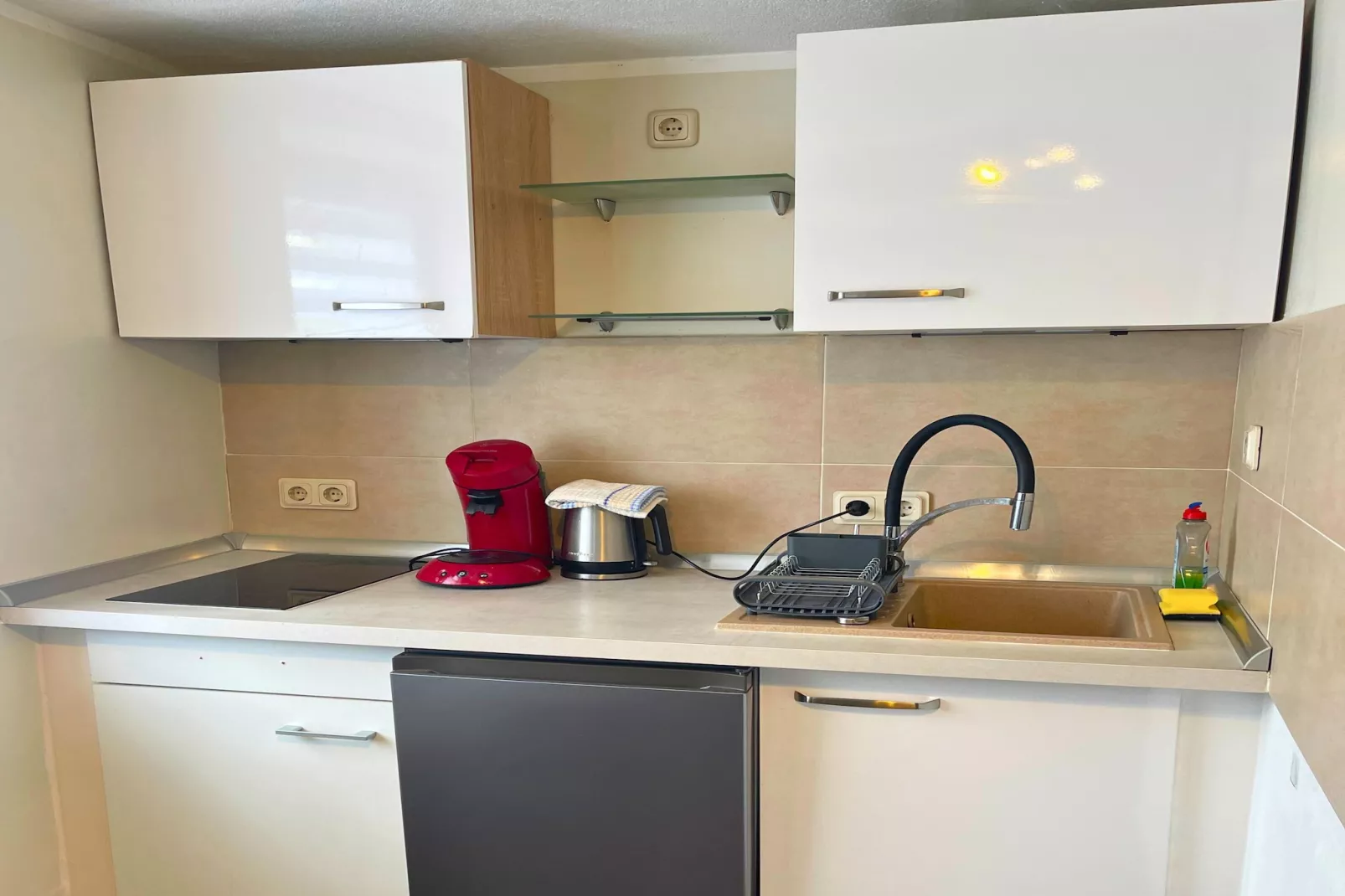 F001 Apartment mit Doppelbett-Kitchen