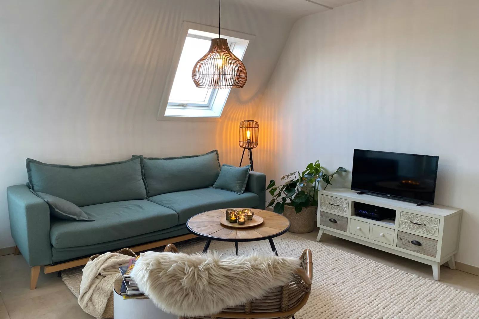 SEAPORT 0304-Living room