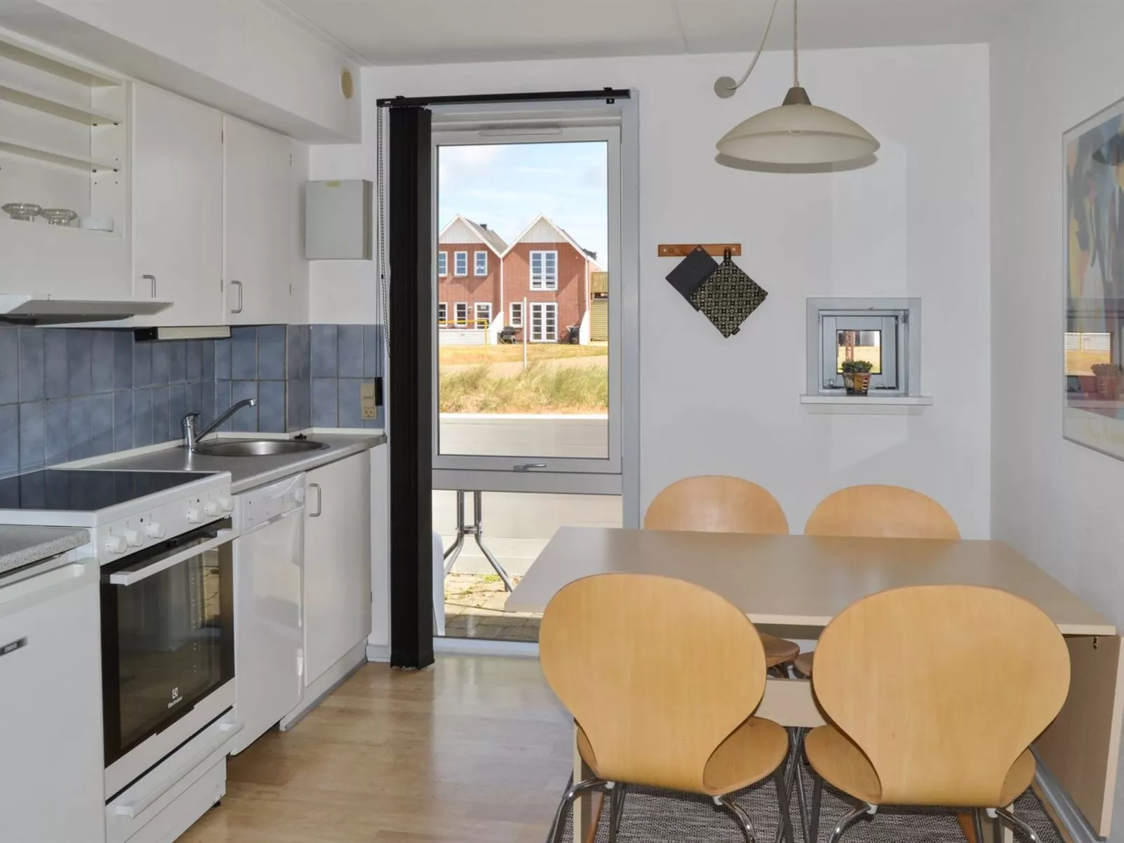 "Steffan" - 2.3km from the sea-Inside