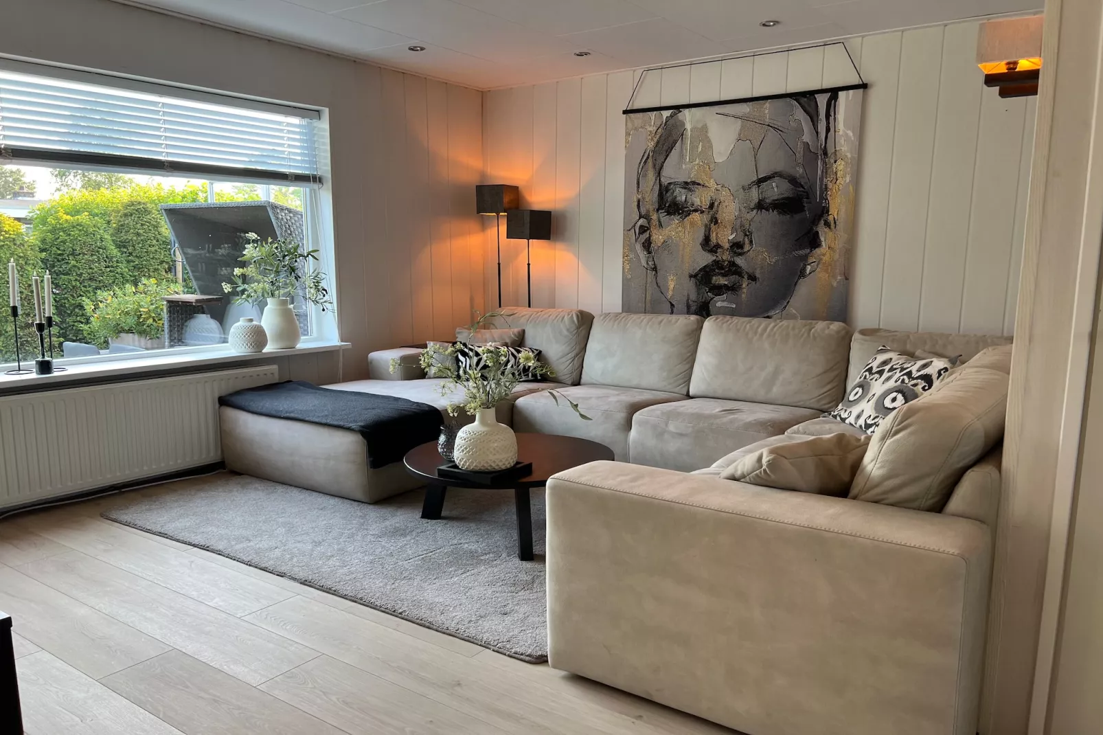 Eureka 103-Living room