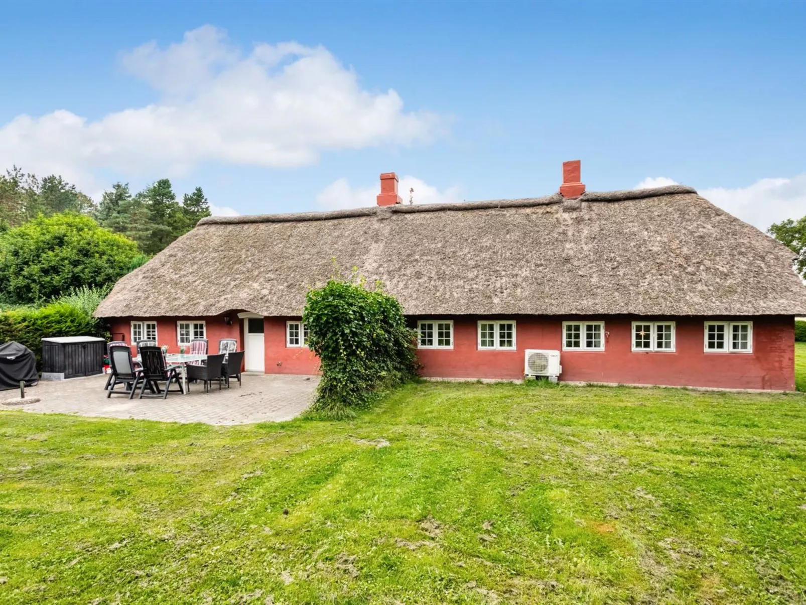 "Yrjö" - 2.5km from the sea-Outside